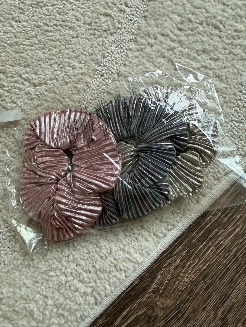 Fashion Nova Metallic Pleated Scrunchie Set - Pink & Silver